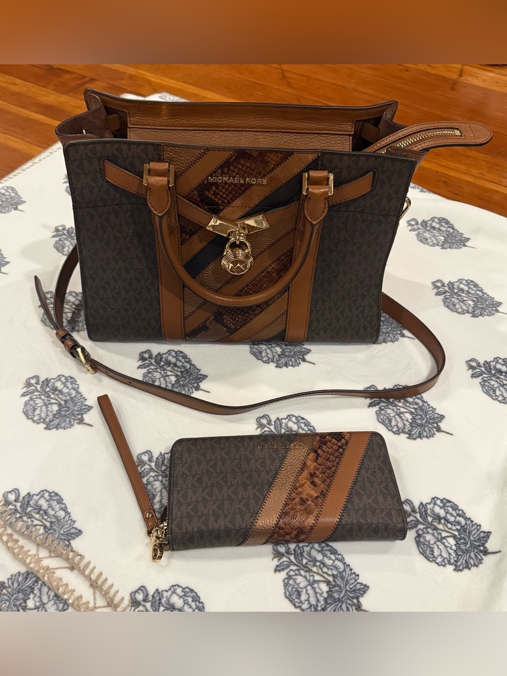 Michael Kors Nouveau Hamilton Large Satchel & Jet Set Wristlet Set